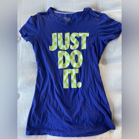 Nike women’s tee size small - Picture 1 of 3